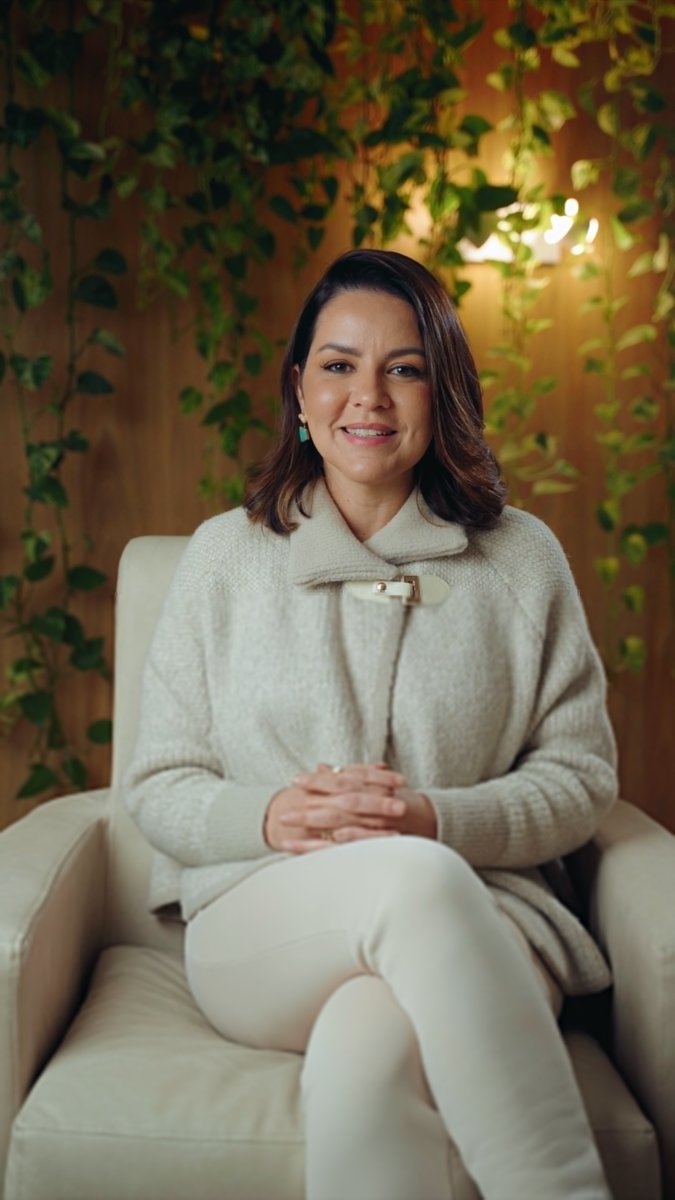 Dra. Juliana Fernandes de Sá Rocha — Oftalmologista